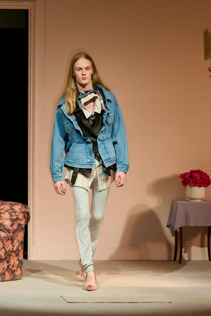 August Barron 26SS012